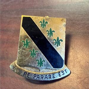 Vintage US WWII ARMY 81st Armored Reconnaissance Battalion crest pin badge